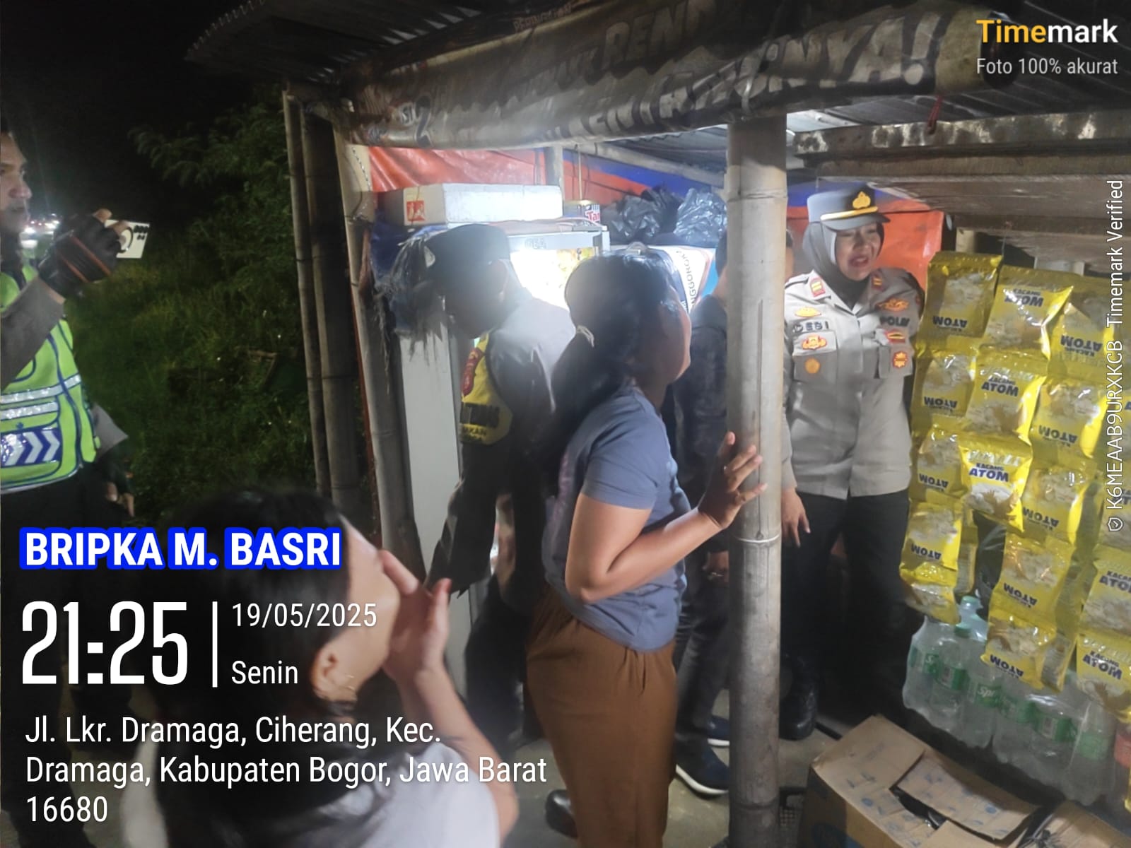 Kapolsek Dramaga Bersama Anggota, Patroli Tempat/Warung Kelontong Yang Diduga Menjual Miras Di Wilayah Hukum Polsek Dramaga