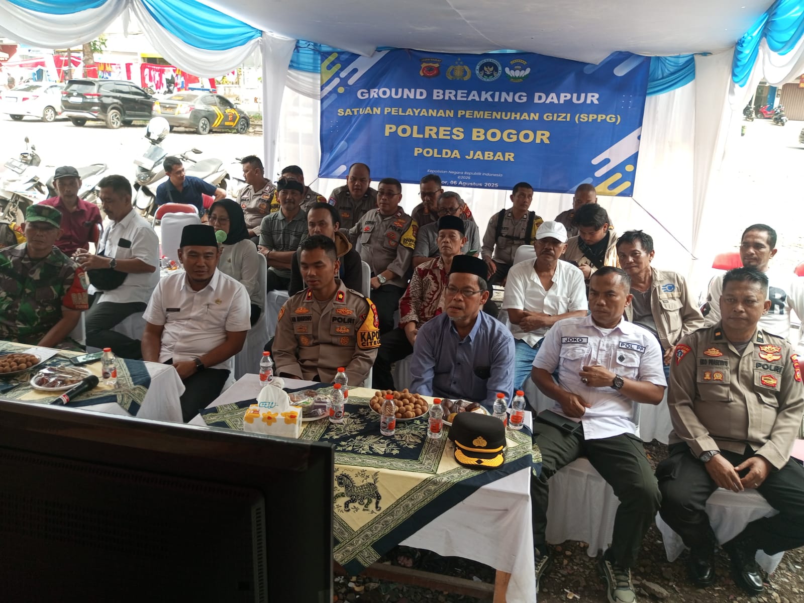 Kapolsek Citeureup Bersama Forkopicam Citeureup dan Tokoh Masyarakat Mengikuti Zoom Metting di SPPG Citeureup