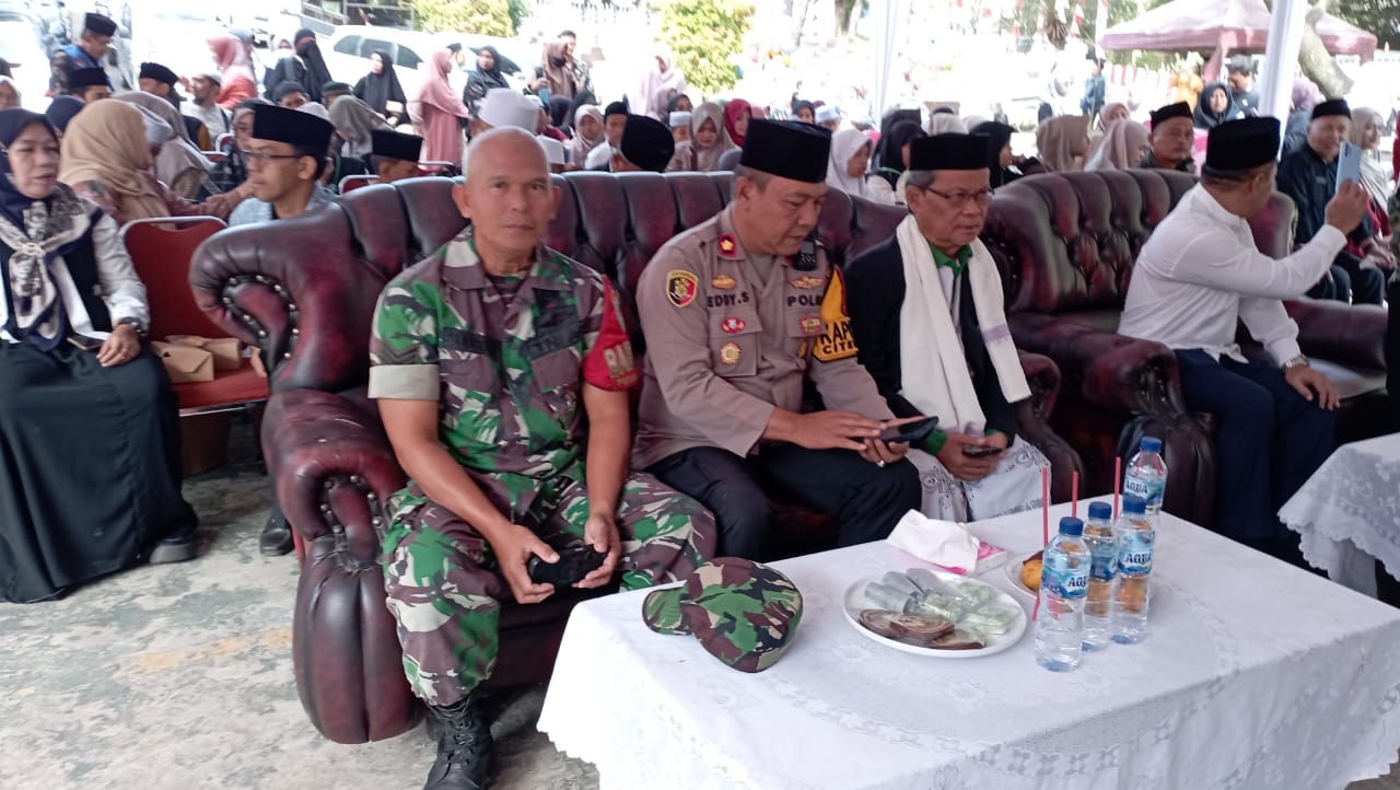 Kapolsek Citeureup Mengikuti kegiatan Pembukaan kegiatan MTQ tingkat Kecamatan Citeureup 2025.