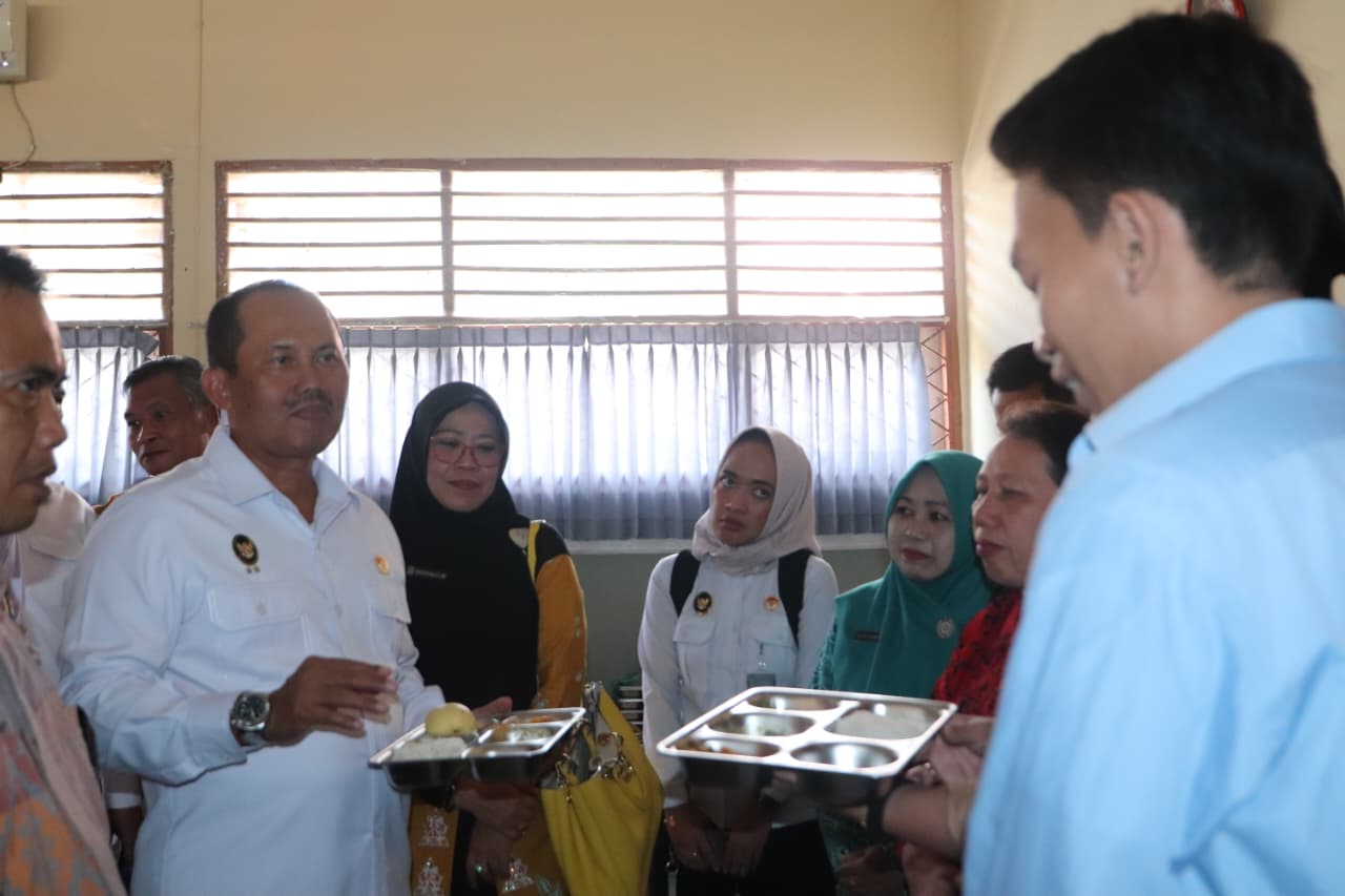 Usai Tinjau Lombok Barat, Kemenko Polkam Desak Gubernur-Bupati Kawal Program Strategis