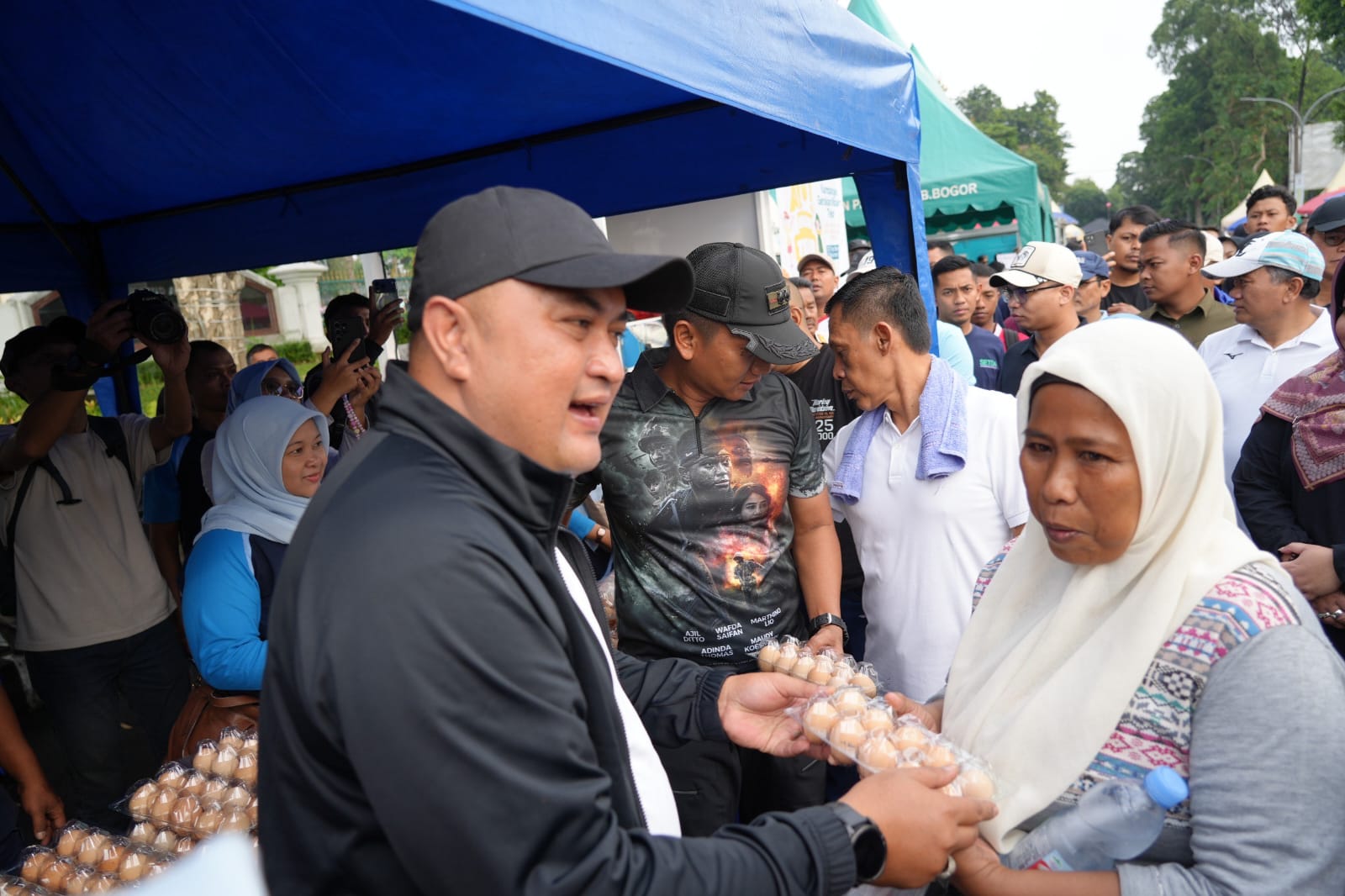 Budayakan Makan Telur, Bupati Bogor Bagikan 2025 Telur Gratis kepada Masyarakat