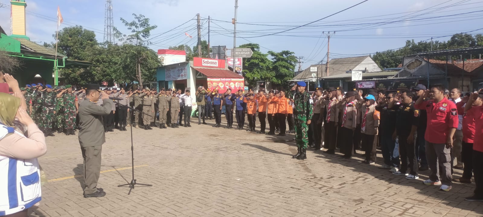 Polsek Jonggol Gelar Apel Gabungan Pengamanan Natal 2025 dan Tahun Baru 2026 serta Siaga Bencana