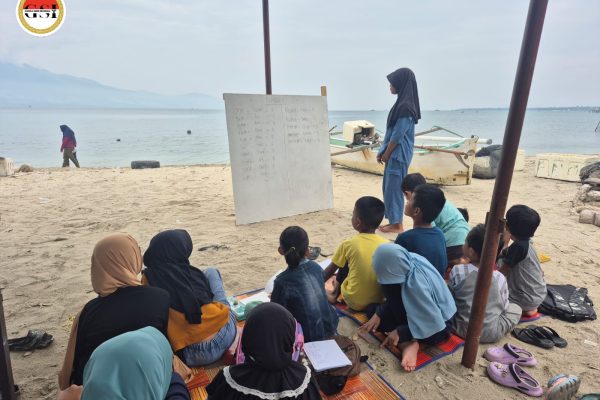 PERPUSTAKAAN MINI UNTUK ANAK PESISIR: MEMBUKA JENDELA DUNIA DARI TEPI LAUT SAONGU LARA