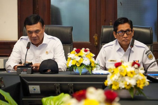 Menko Polkam Tinjau Kesiapan Mudik di Bandara dan Stasiun Yogyakarta